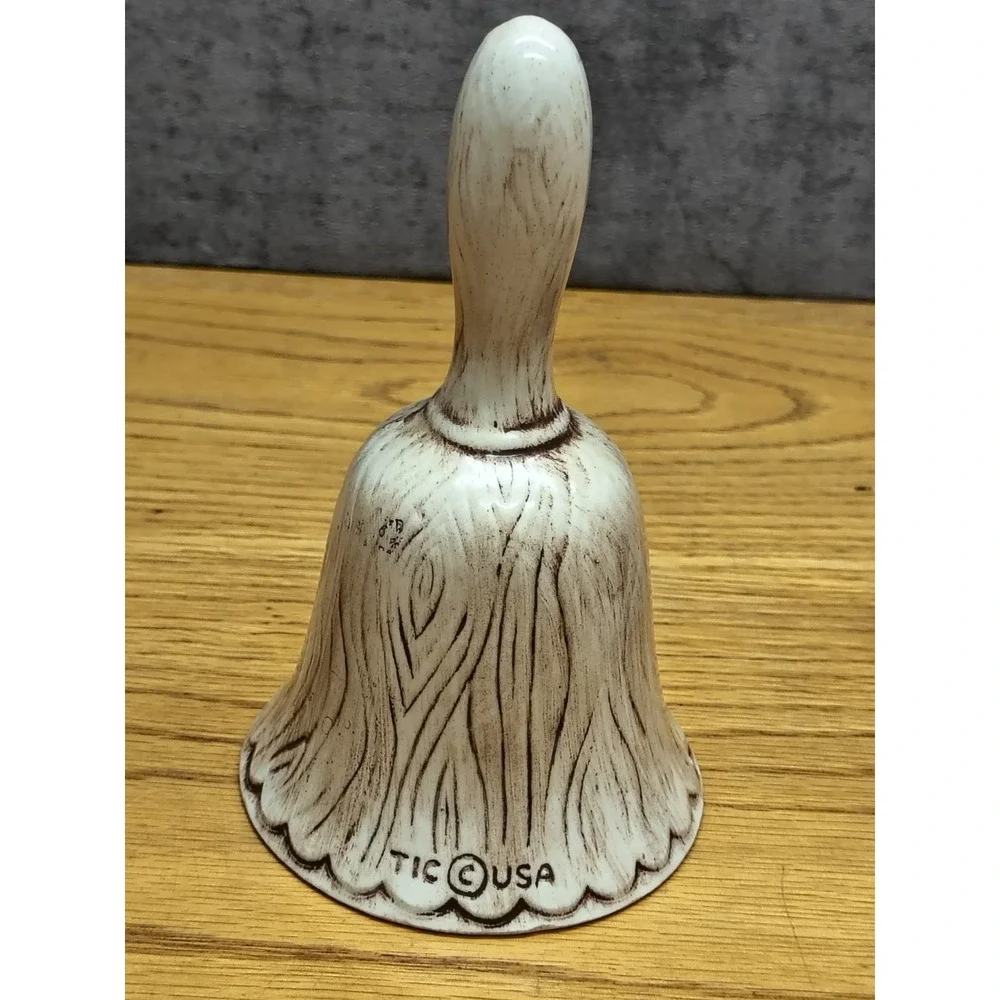 Vintage 1980's TIC USA Butterfly and Cream‎ White Flower Bell wood Design 6